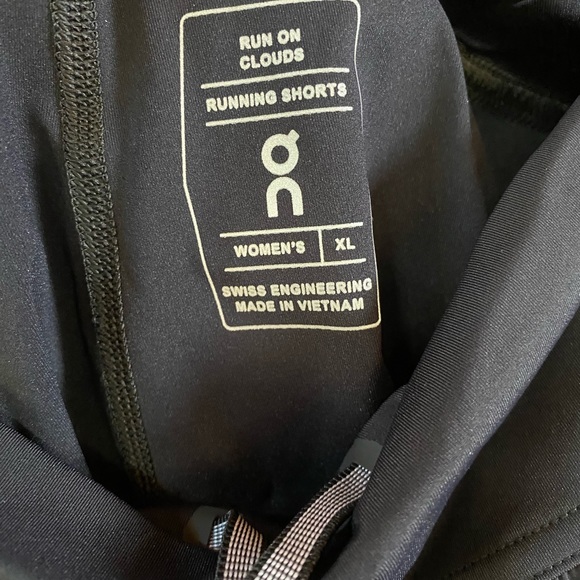 ON Running Shorts Women’s size XL Black - Picture 6 of 6